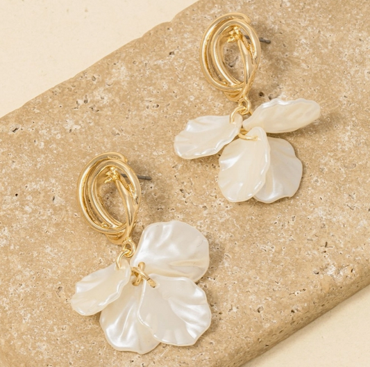 🌸 Pearl Petal Drop Earrings image 0
