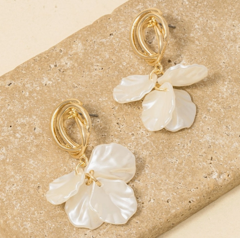 🌸 Pearl Petal Drop Earrings image 0